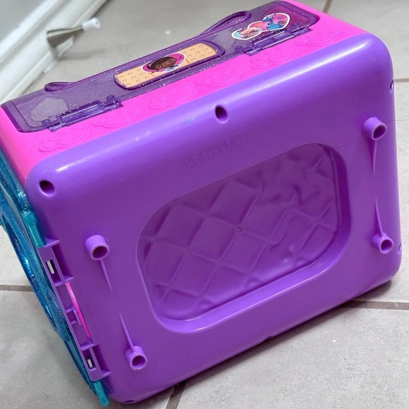 Disney Doc McStuffins Pet Rescue On-the-Go Vet Carrier Toy - Picture 6 of 6